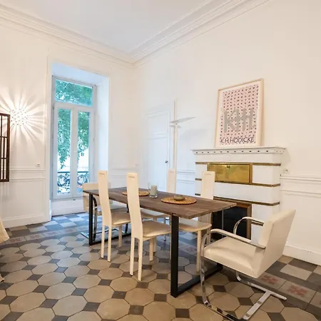 Maison Questel Yourhosthelper Νιμ